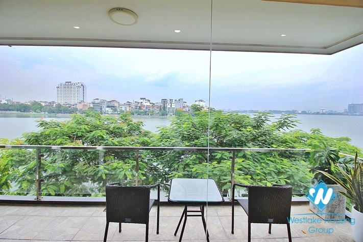 Bright 3 bedroom apartment with lake view for rent in Tay Ho